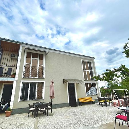 Gold Guest House Koutaïssi Extérieur photo