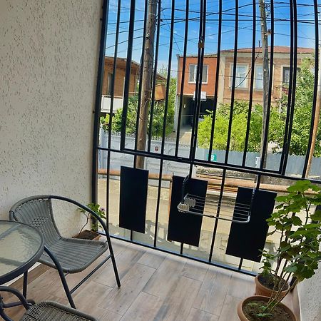 Gold Guest House Koutaïssi Extérieur photo
