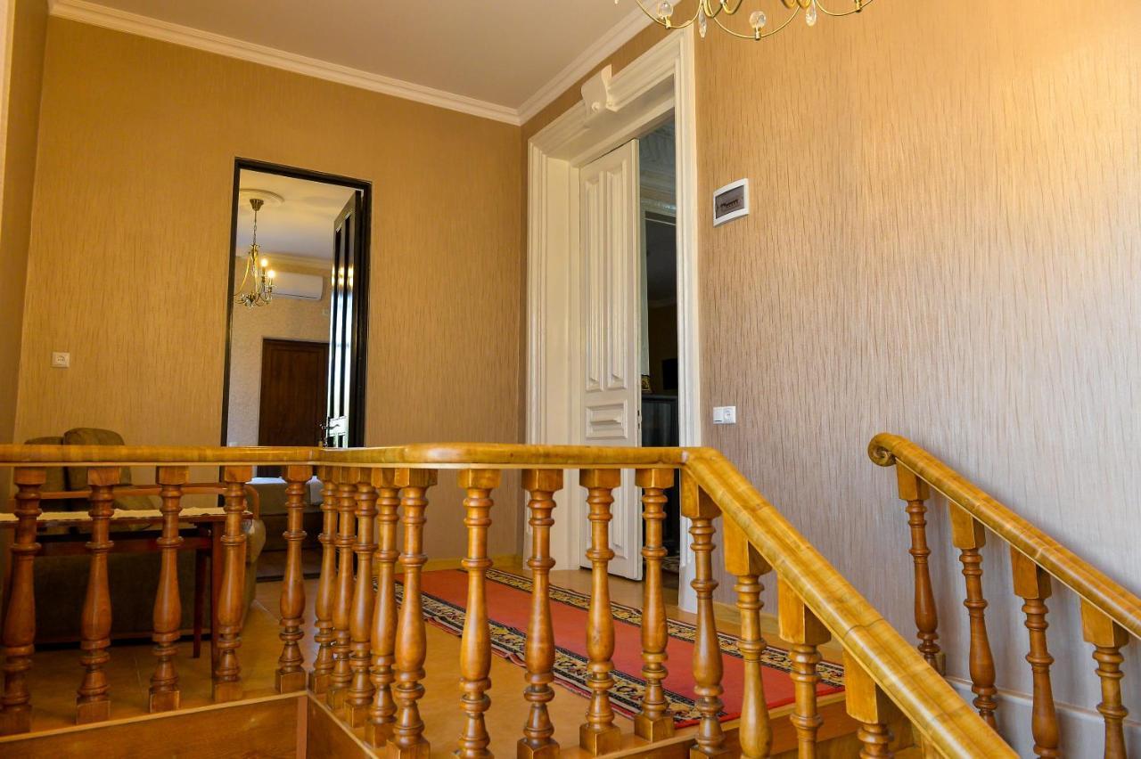 Gold Guest House Koutaïssi Extérieur photo