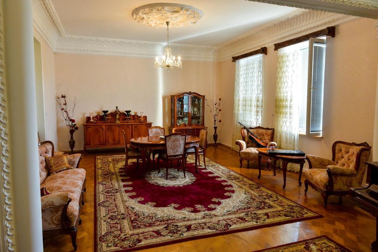 Gold Guest House Koutaïssi Extérieur photo