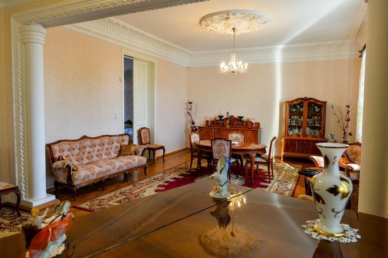 Gold Guest House Koutaïssi Extérieur photo