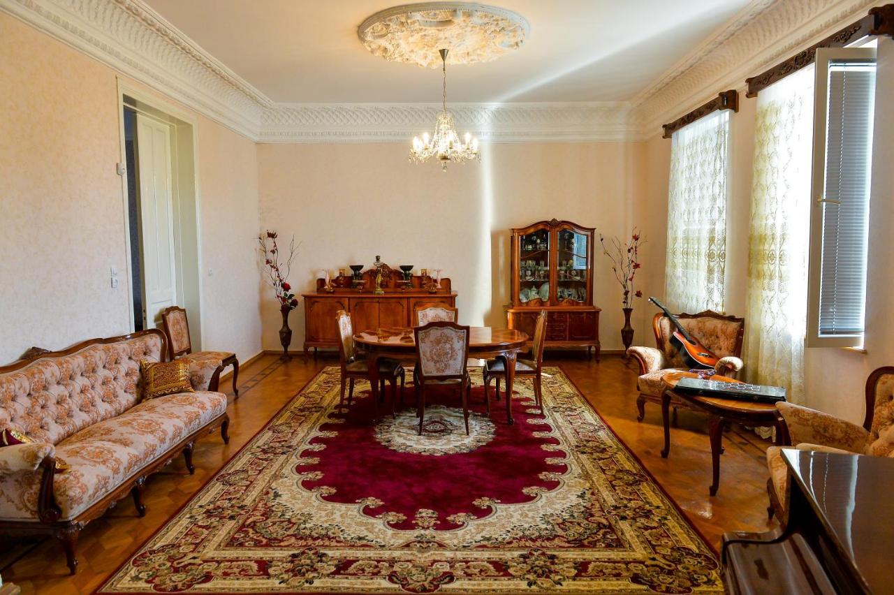 Gold Guest House Koutaïssi Extérieur photo