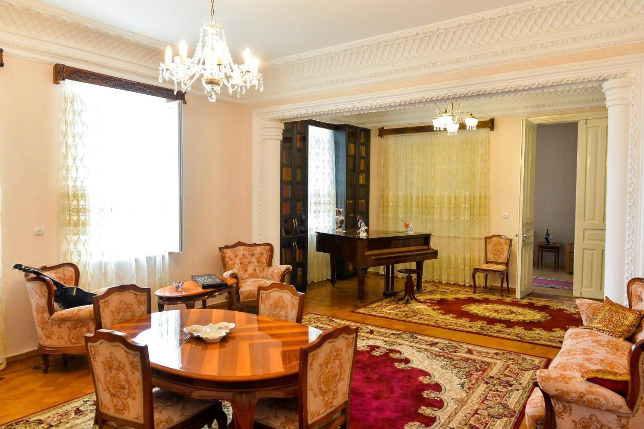 Gold Guest House Koutaïssi Extérieur photo