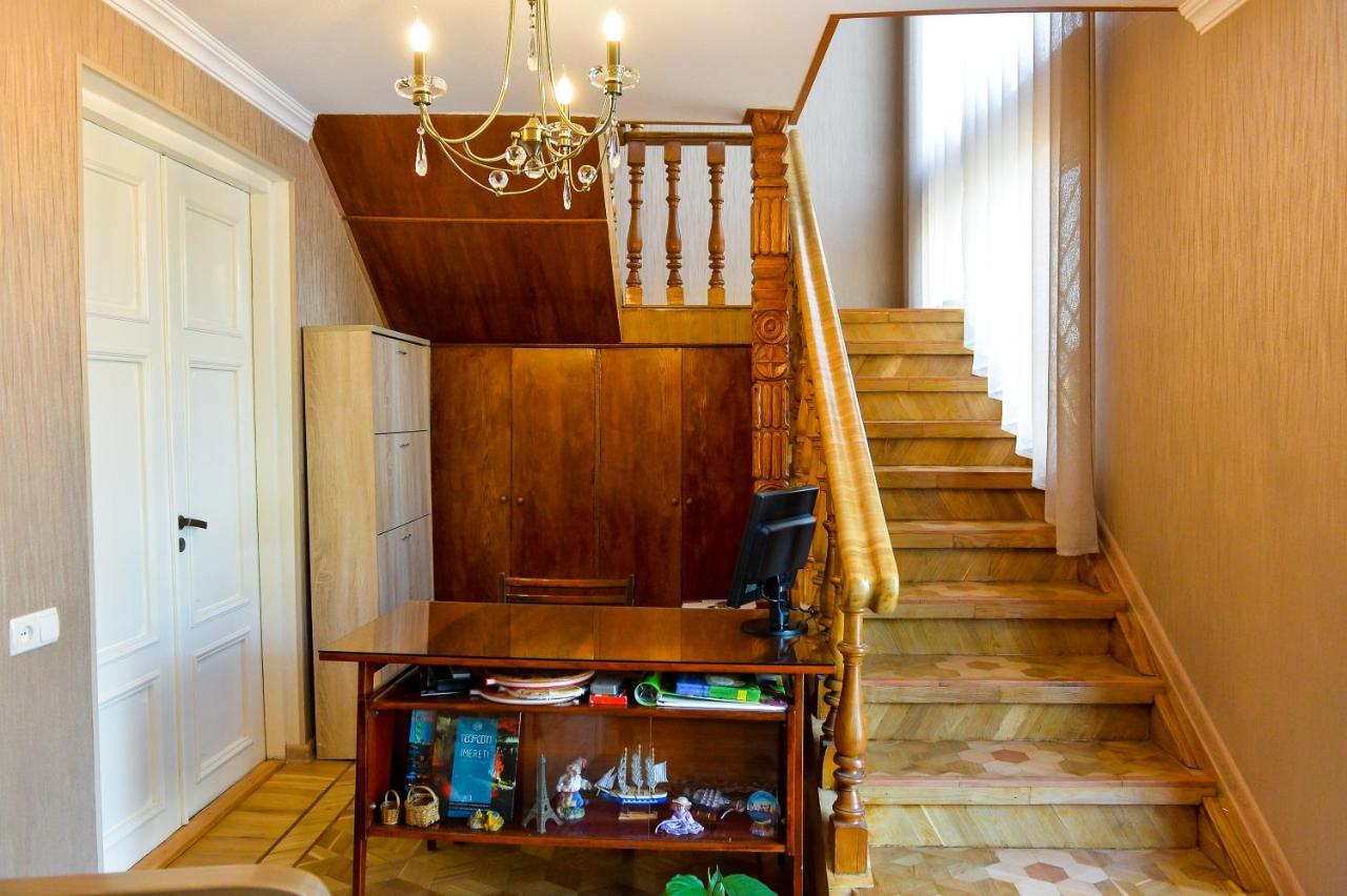 Gold Guest House Koutaïssi Extérieur photo