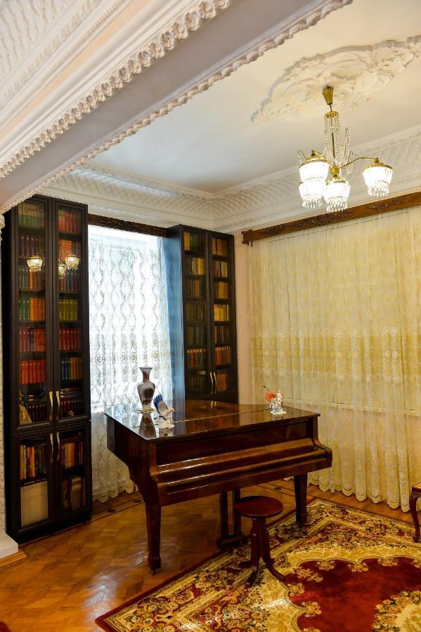 Gold Guest House Koutaïssi Extérieur photo