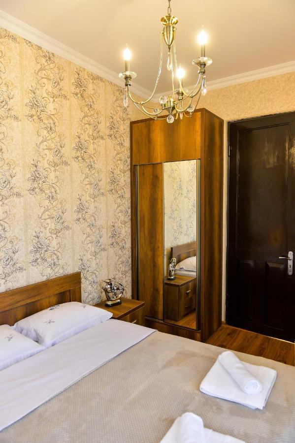 Gold Guest House Koutaïssi Extérieur photo