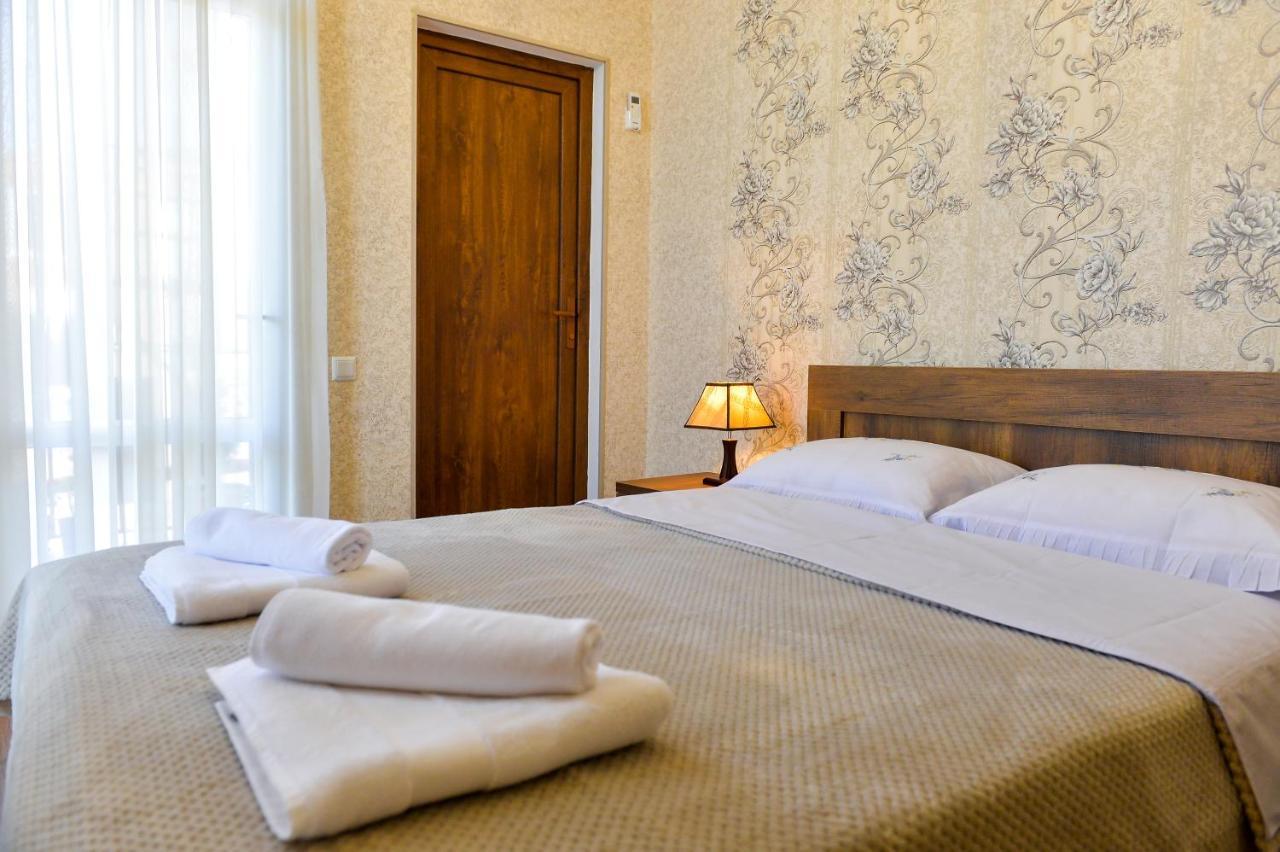 Gold Guest House Koutaïssi Extérieur photo