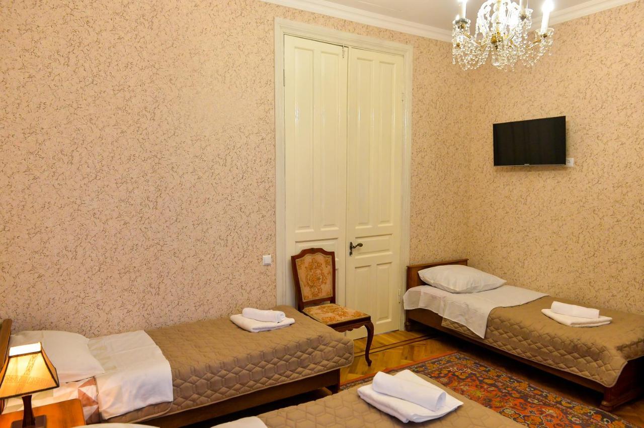 Gold Guest House Koutaïssi Extérieur photo
