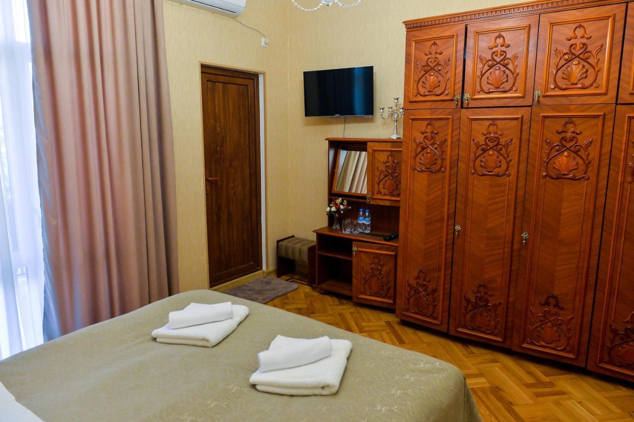 Gold Guest House Koutaïssi Extérieur photo