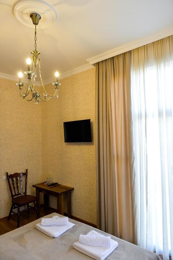 Gold Guest House Koutaïssi Extérieur photo