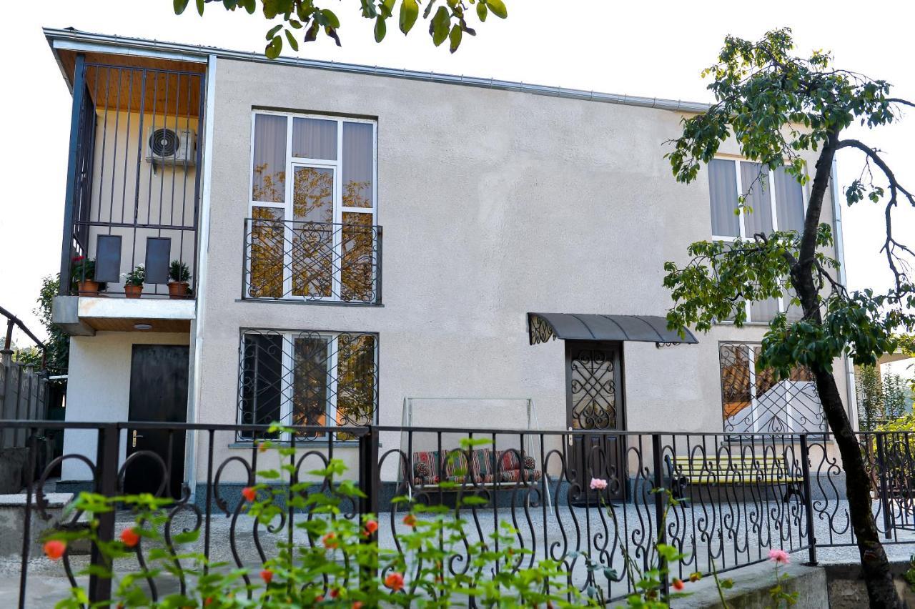 Gold Guest House Koutaïssi Extérieur photo