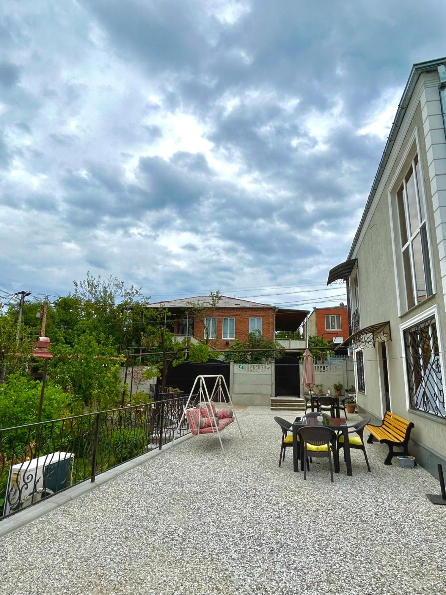 Gold Guest House Koutaïssi Extérieur photo