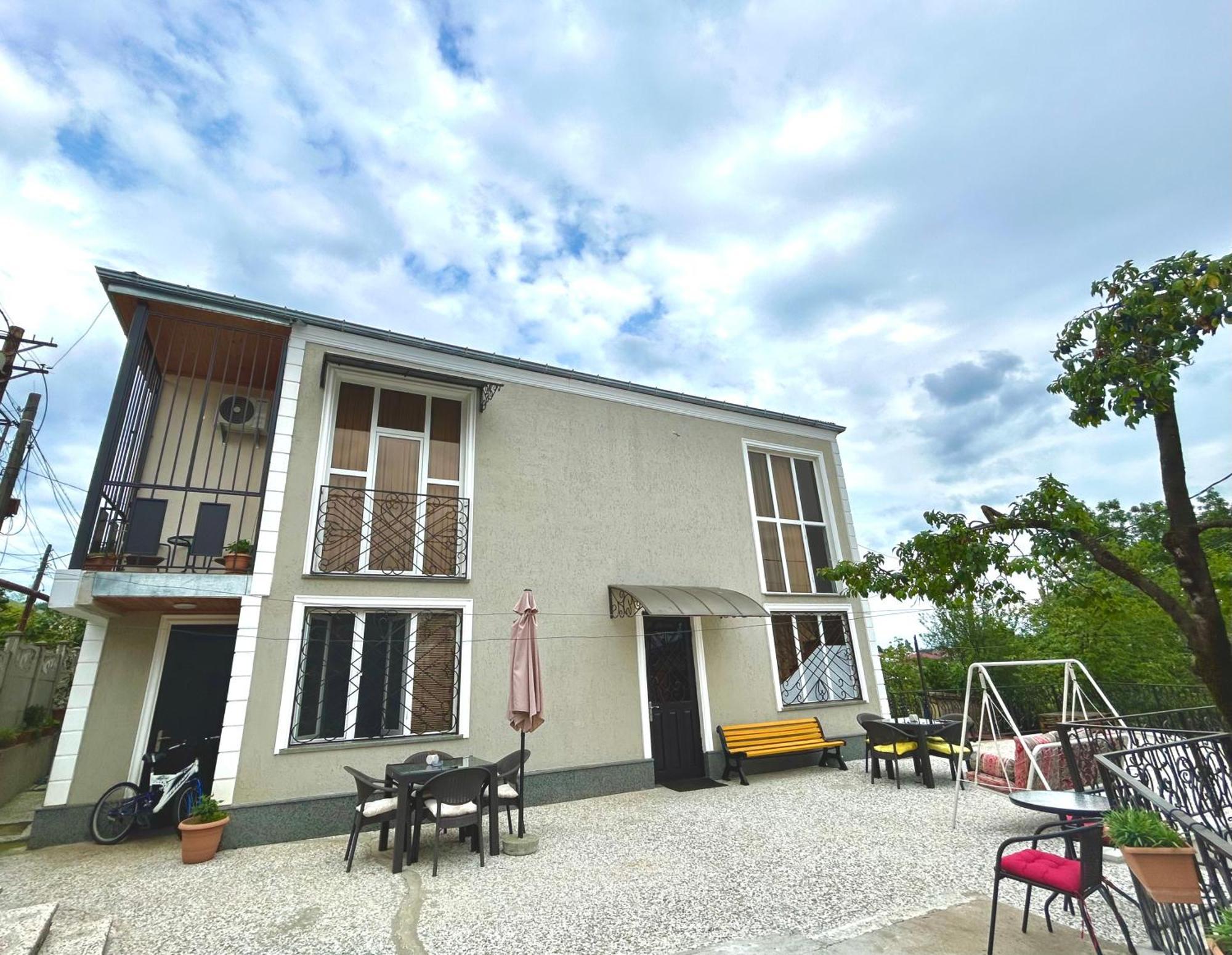 Gold Guest House Koutaïssi Extérieur photo