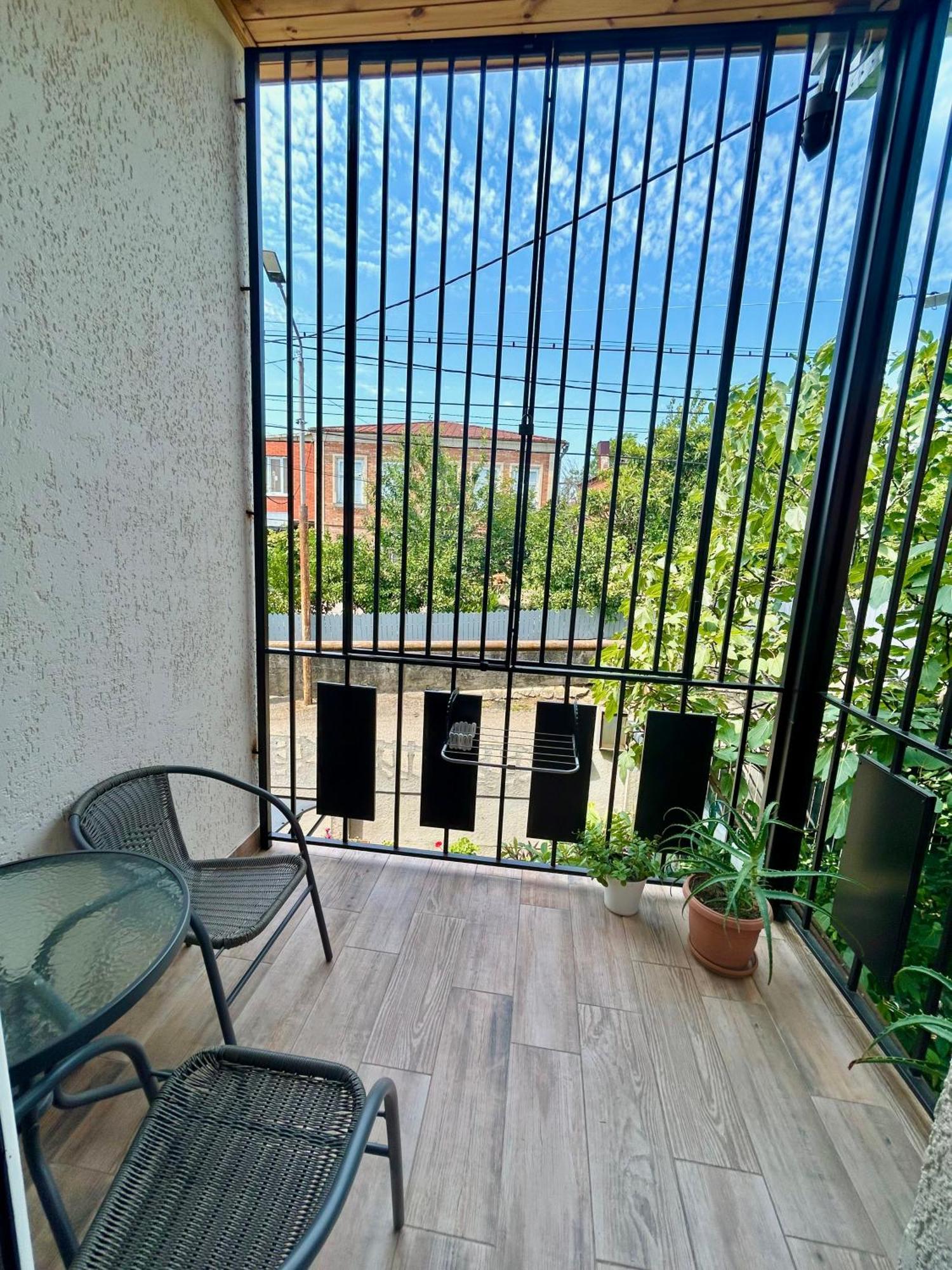 Gold Guest House Koutaïssi Extérieur photo